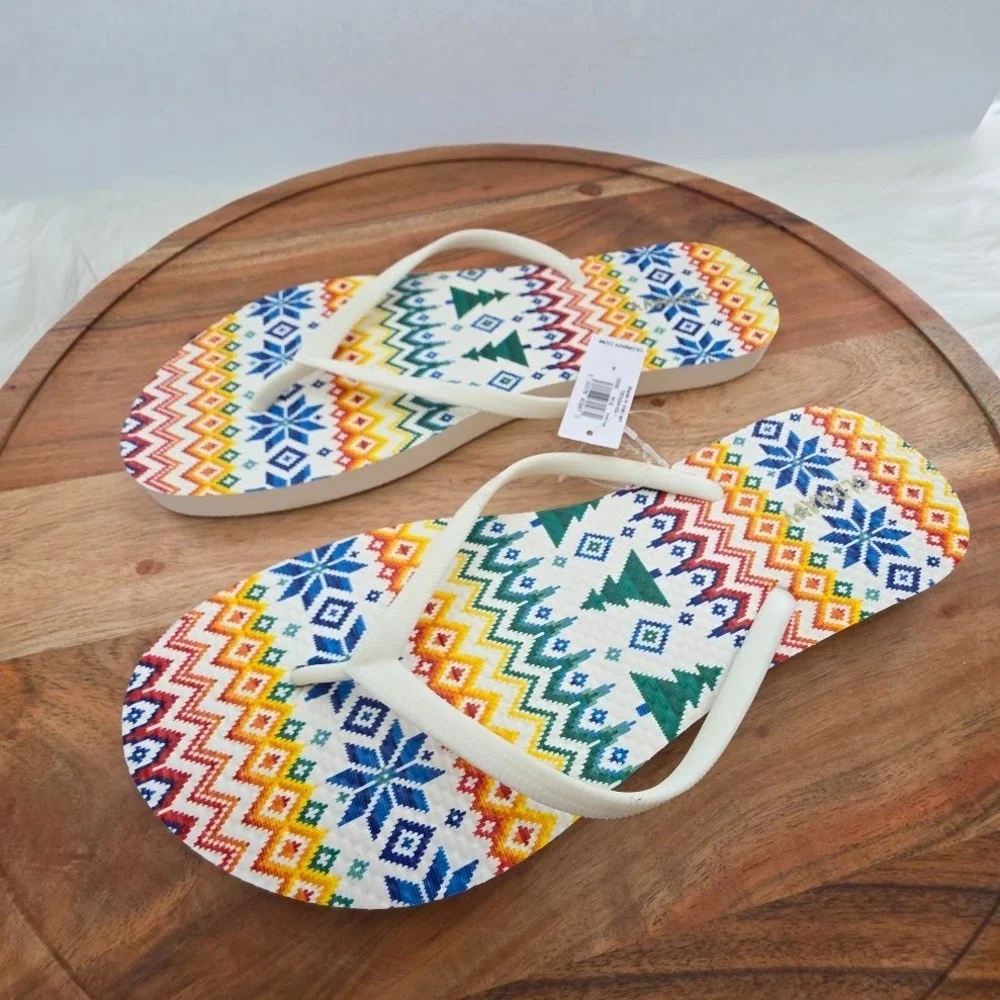 Old Navy Womens Fair Isle Holiday Snowflake Flip Flop Sandals White Size 8 NWT